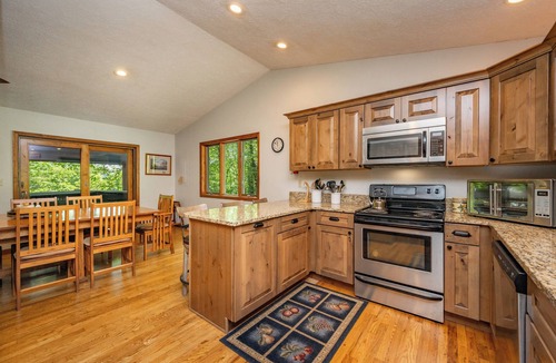 McHenry House | Dog Friendly Rustic Bliss w/Hot Tub & Fireplace