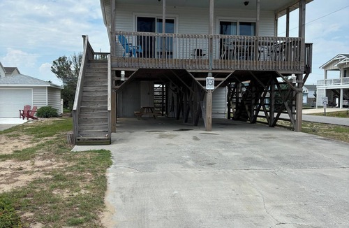 Kill Devil Hills Cottage | DOGS AND DAY DREAMS! August & September dates available