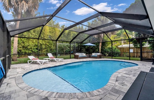 Whitfield House | Double oven | Volleyball Net | 4 Famous Beaches | Wine Fridge