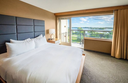 Downtown Niagara Falls Hotel | DoubleTree by Hilton Hotel Niagara Falls New York