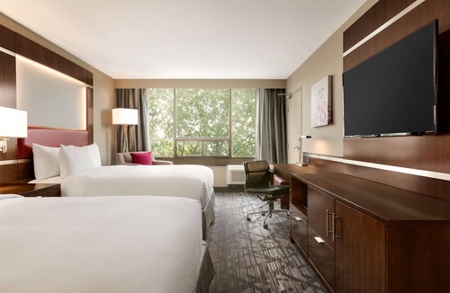 Northeast Mississauga Hotel | DoubleTree by Hilton Toronto Airport West