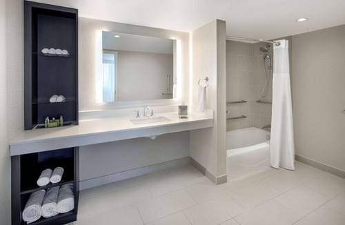 Deerfield Beach Hotel | DoubleTree by Hilton Deerfield Beach Boca Raton