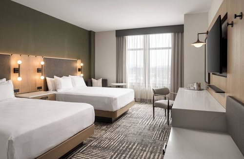 Burlington Hotel | DoubleTree by Hilton Burlington Vermont
