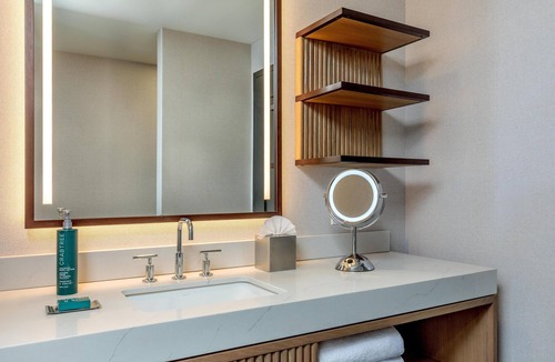 Burlington Hotel | DoubleTree by Hilton Burlington Vermont