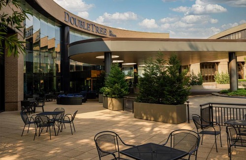 Herndon Hotel | DoubleTree by Hilton Washington Dulles Airport