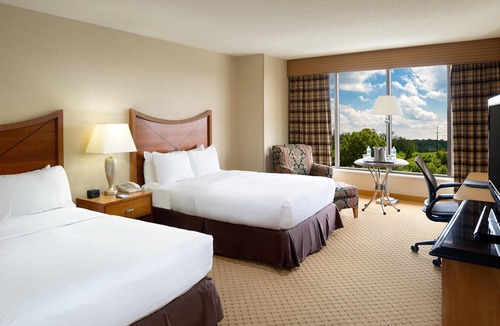 Herndon Hotel | DoubleTree by Hilton Washington Dulles Airport