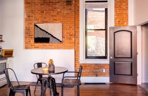 Covington Apartment | Downtown Covington—Near Shopping, Bars, Cincinnati