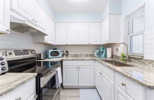 Laurel Park House | Downtown Escape! 1 bedroom Cute Villa in Sarasota!