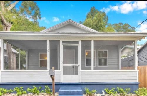 Lincolnville Villa | Downtown Historic St Augustine! Quality, Comfort, Hospitality, FUN! putt putt