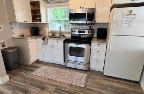 New Port Richey Apartment | Downtown New Port Richey Studio-Private Home!