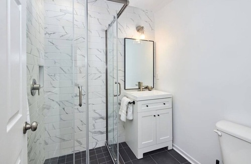 Centretown Apartment | Downtown Ottawa Studio Walk to Canal & Parliament