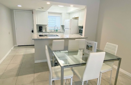 Laurel Park Apartment | DOWNTOWN SARASOTA - Historic Laurel Park - PETS ALLOWED