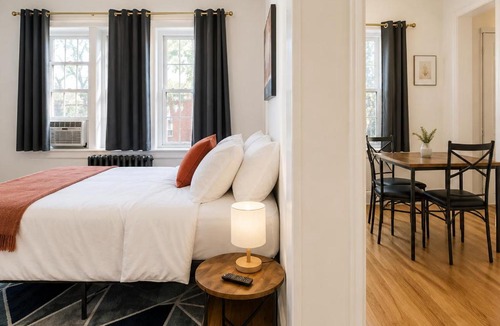 East Avenue Apartment | Downtown StudioQueen BedWi-FiHigh Falls