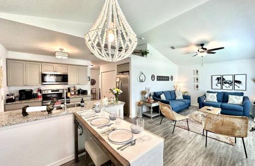 Fellowship House | Doxie Cottage Close to WEC Springs and More
