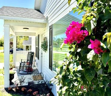 Fellowship House | Doxie Cottage Close to WEC Springs and More