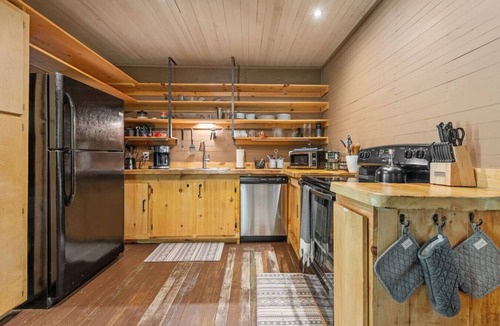 Foxfire Estates Cabin | Dreamy Mountaintop Escape for Two | Sauna & Views