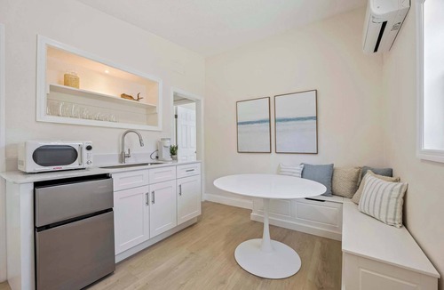 Parsuns To Cocoa Beach Apartment | Driftwood Beach Den Retreat