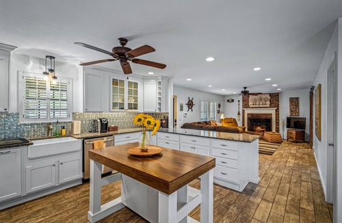 Mentone House | Drop A Line – Riverfront Relaxation on Little Riverer