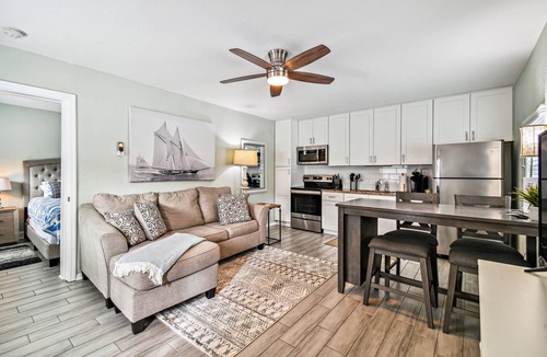 Dunedin House | Dunedin Bungalow and Cottage Combo/Sleeps 10! Walk or Bike to Downtown Dunedin!