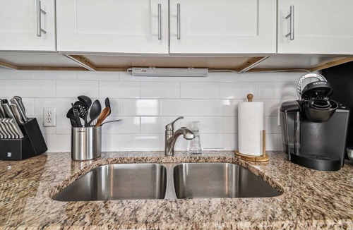 Dunedin House | Dunedin Bungalow and Cottage Combo/Sleeps 10! Walk or Bike to Downtown Dunedin!