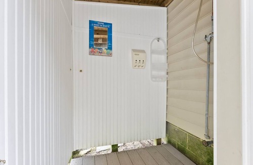Stone Harbor House | Duplex, 2 blocks from beach, Internet, Central A/C, Deck, Off Street Parking and more!