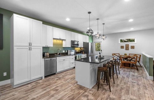 Pray House | Duplex with ample living space minutes from Chico and Old Saloon