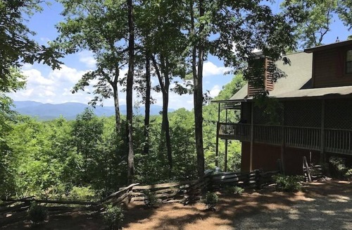 Helen Cabin | Eagles View- Mount Yonah Cabin, Stunning Mtn Views, Pool Table and Fireplace