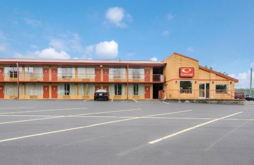 Marion Cabin | Econo Lodge Marion I-81