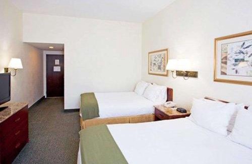 Wesley Chapel Cabin | Econo Lodge Wesley Chapel I-75
