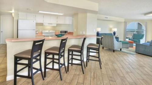 Melinda Cook Hotel | El Caribe Resort and Conference Center