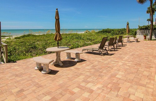 Belleair Beach Condo | Elegant 1st floor condo w private patio AC on site outdoor pool and gas grills