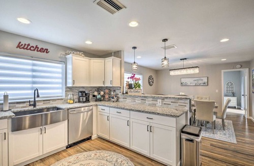 Holiday Lakes West House | Elegant Coastal Oasis Near Beaches & Private Pool