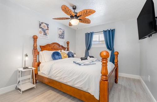 Tropic Apartment | Elegant Retreat Near Downtown and Beach