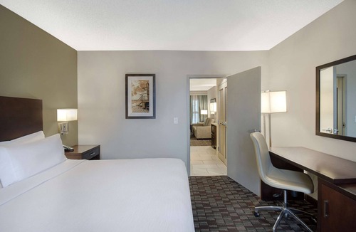 Southside Hotel | Embassy Suites by Hilton Jacksonville Baymeadows