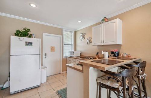 Bay Esplanade Apartment | Enchanted Inn; 7 Private King Suites Sleeps 16! Waterfront, Pool, Fishing Dock, Boat Docks & Tiki Bar!