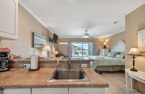 Bay Esplanade Apartment | Enchanted Inn; 7 Private King Suites Sleeps 16! Waterfront, Pool, Fishing Dock, Boat Docks & Tiki Bar!