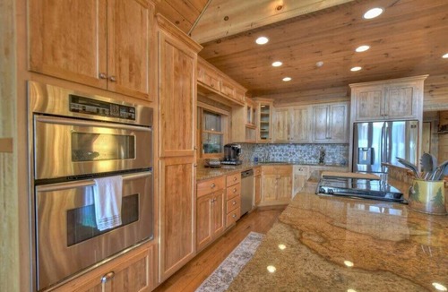 Mineral Bluff Cabin | Endless Views | Hot Tub | Movie Theater | Firepit
