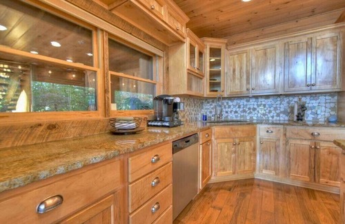 Mineral Bluff Cabin | Endless Views | Hot Tub | Movie Theater | Firepit