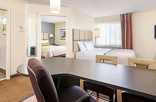 Clearwater Hotel | Enjoy a Hassle-Free Stay! 2 Comfortable Units, Outdoor Pool, Free Parking