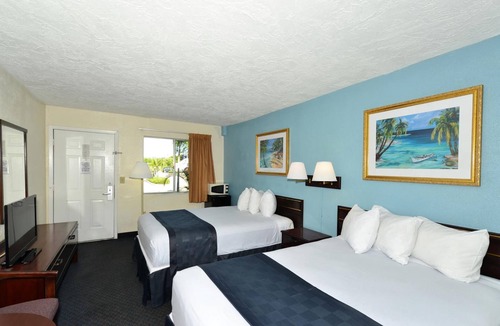 Bradenton Hotel | Enjoy Relaxation in Family-Friendly Room Near Ellenton Premium Outlet - 5.1miles