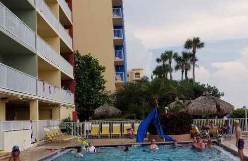 North Redington Beach Condo | Enjoy the white sands of the Gulf of Mexico in luxurious and spacious condo.