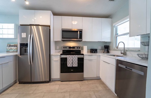New Port Richey House | Enjoy this 2 Bedroom 2 Bath house on the canal with access to the Gulf!