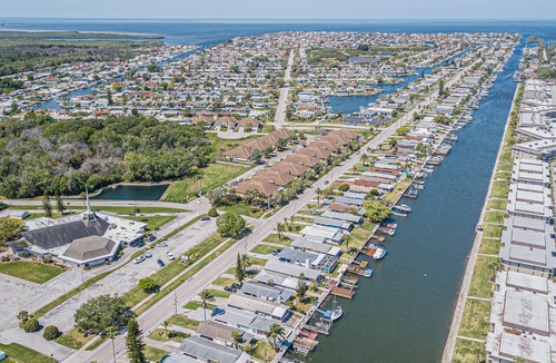 New Port Richey House | Enjoy this 2 Bedroom 2 Bath house on the canal with access to the Gulf!
