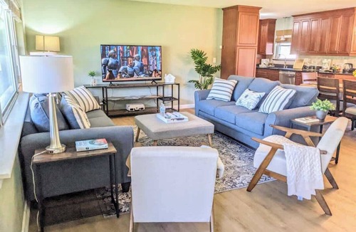 Sans Souci House | Enlivening: Stay Near Memorial & Downtown