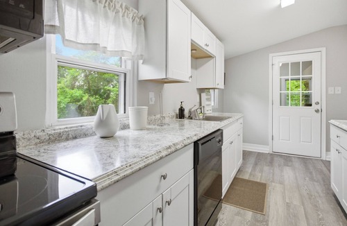 Edgemoor House | Entire Private Wilmington Home | Sleeps 6 | 2 Baths & Parking