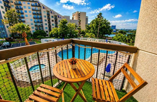 Florida Center Apartment | Epic Area Studio Lake View Pool Free Parking