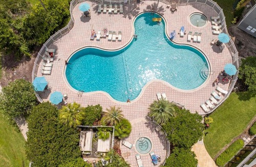 Florida Center Apartment | Epic Area Studio Lake View Pool Free Parking