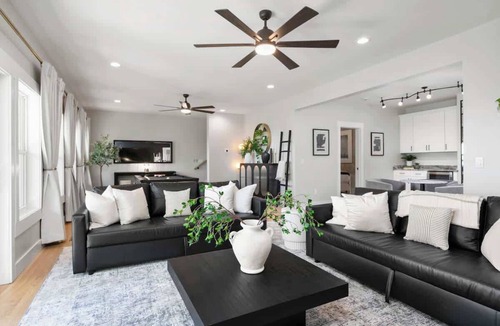 Laurel Park House | Epic Mountain Views Sauna HotTub FirePit EV Charger