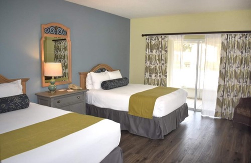Crystal River Hotel | Escape with Nature! 2 Garden View Rooms Near Three Sister Springs! Pool, Parking