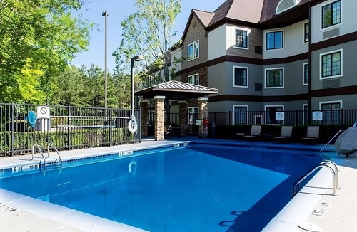 Alpharetta Apartment | Everything You Need For The Perfect Vacation! Free Breakfast, Pets Allowed!